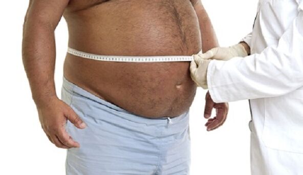 doktor, obez bir adam için kilo vermenin yolunu belirler